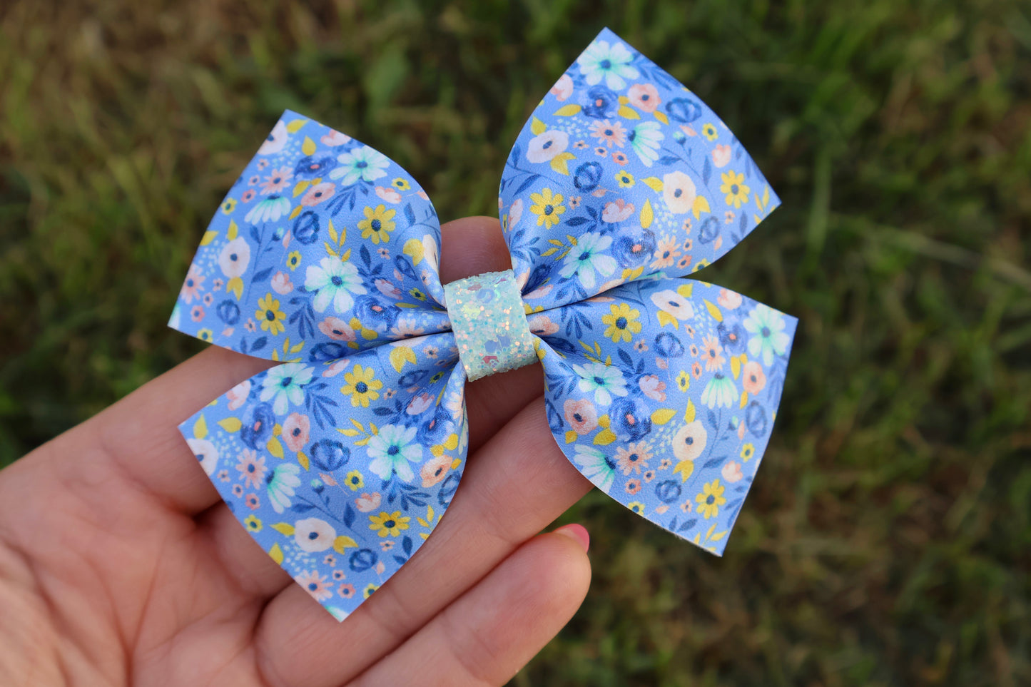 Blue Fresh and Floral Large Wren Bow