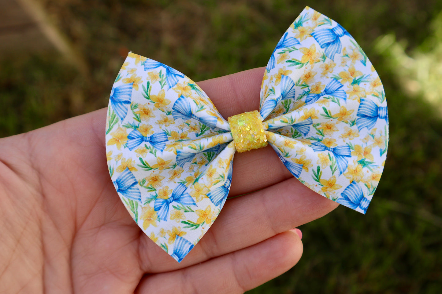Daffodils & Bows Baby Kate Bow