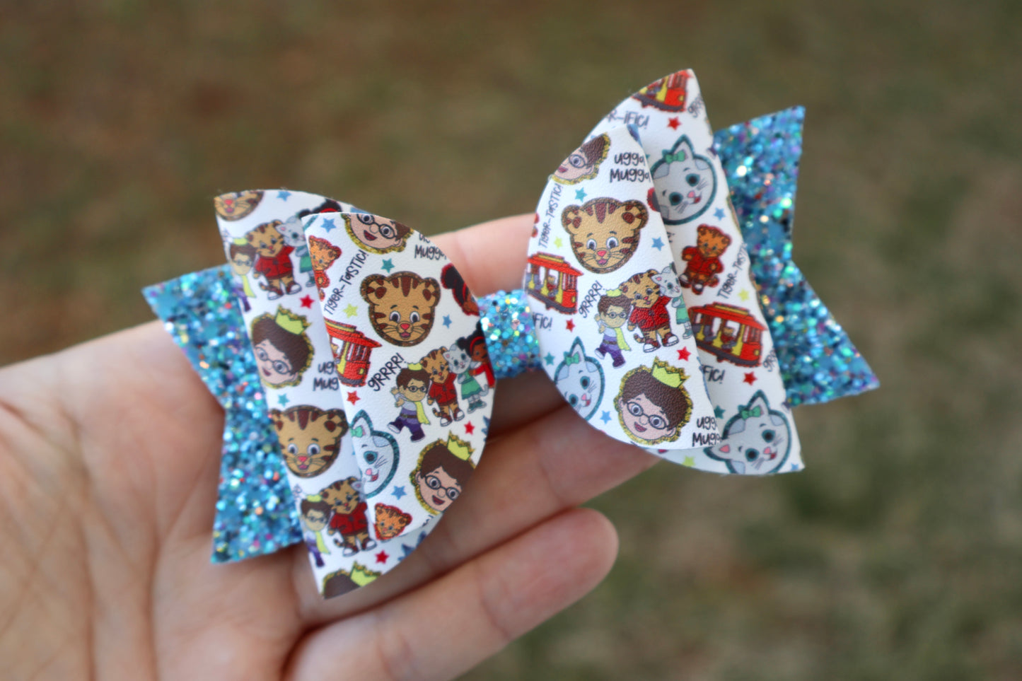 Ugga Mugga Large Ellie Bow