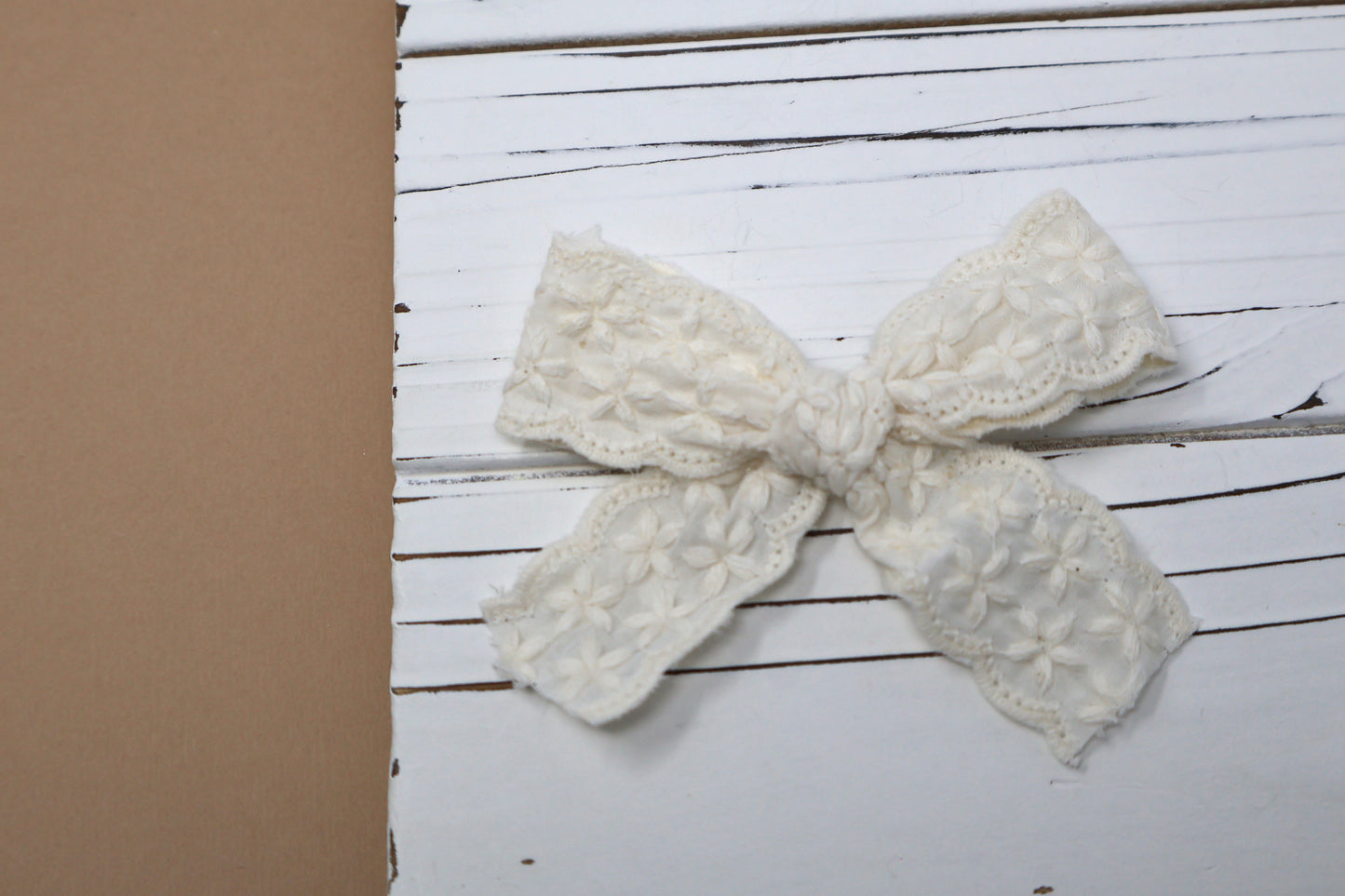 Cream Embroidered Lace Small Bow (Alligator Clip Only)