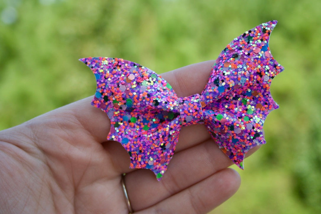 Pink Spooktober Chunky Glitter Batty Rylee Bow (Glow in the Dark)
